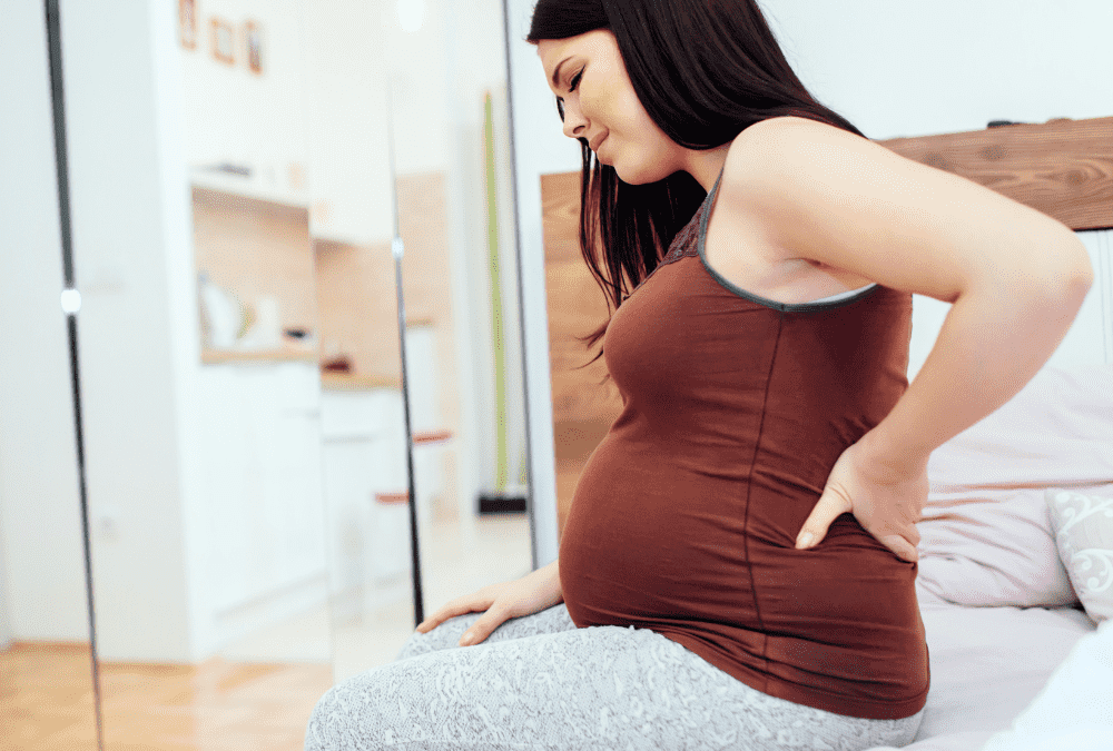 Mal di schiena in gravidanza: cosa si può fare in sicurezza e cosa evitare